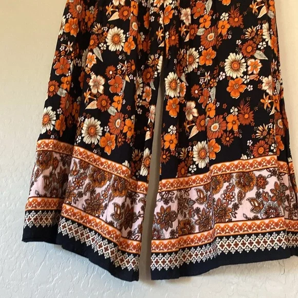 XL floral, flowy wide leg pants - Picture 8 of 9